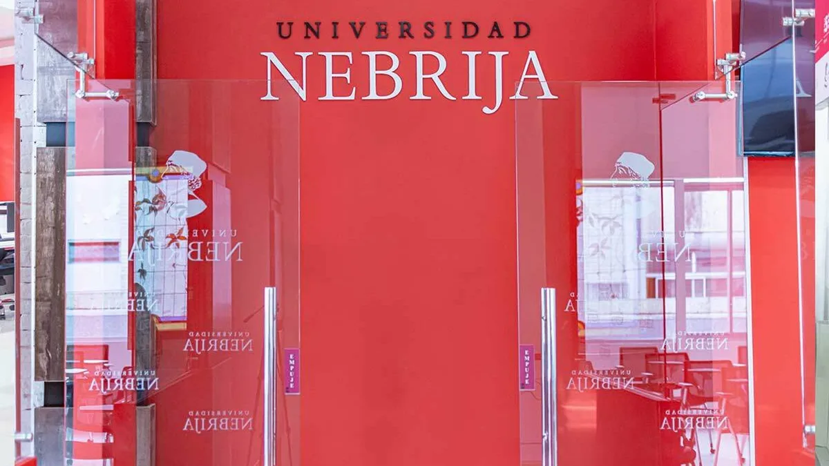 Alumnos de la Nebrija denuncian que les trasladen a Ávila a hacer prácticas sin previo aviso: "Todo lo que venden es mentira"