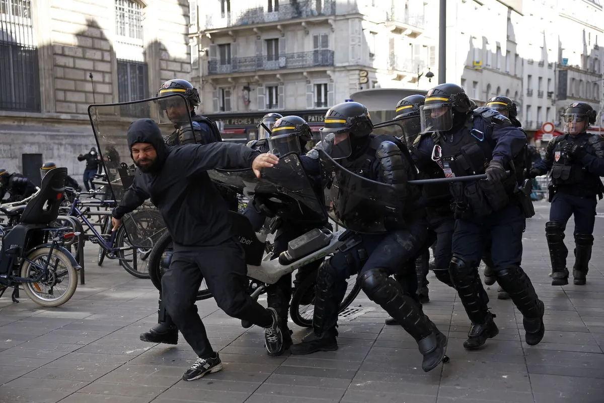 Um sábado feio em França: “Nunca vi nada assim”