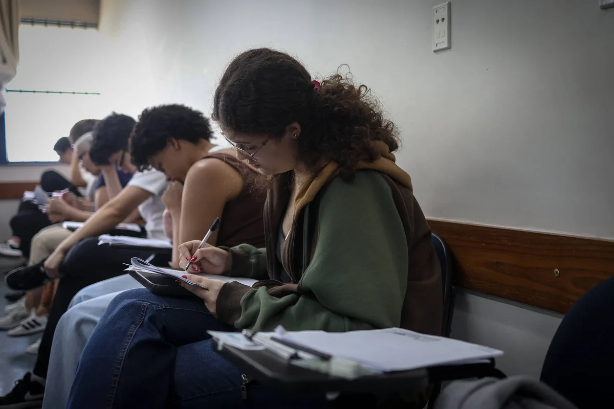 Tema da redação do simulado Fuvest 2027 é cultura e culinária