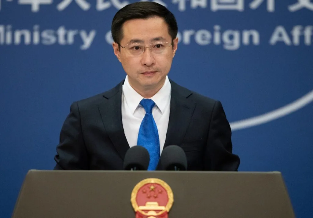China responde a Bessent e alerta EUA para possíveis retaliações por sanções ao Irão