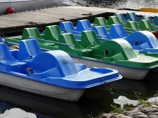 Un adolescent de 16 ans retrouvé mort noyé après une sortie en pédalo dans un lac, près de Bordeaux