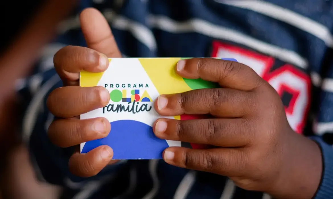 A porta de saída não é sair do Bolsa Família