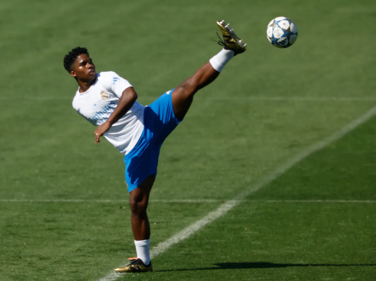 Endrick entra no radar do Manchester United, mas Mourinho decide manter o atacante no Real Madrid