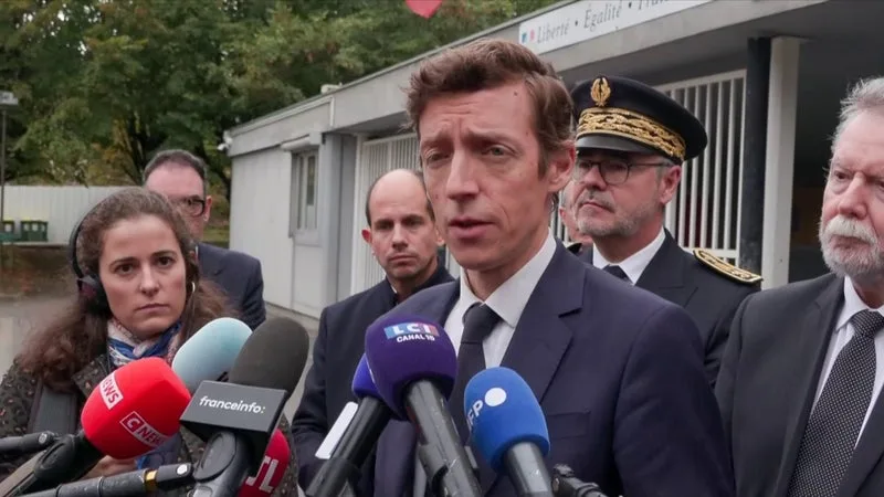 "Il y en a précisément 3.024": qui sont les enseignants bientôt mobilisés en renfort face à la colère lycéenne?