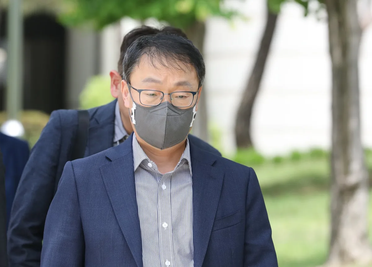 ‘회삿돈으로 쪼개기 후원’ KT 황창규 前회장, 억대 배상 판결