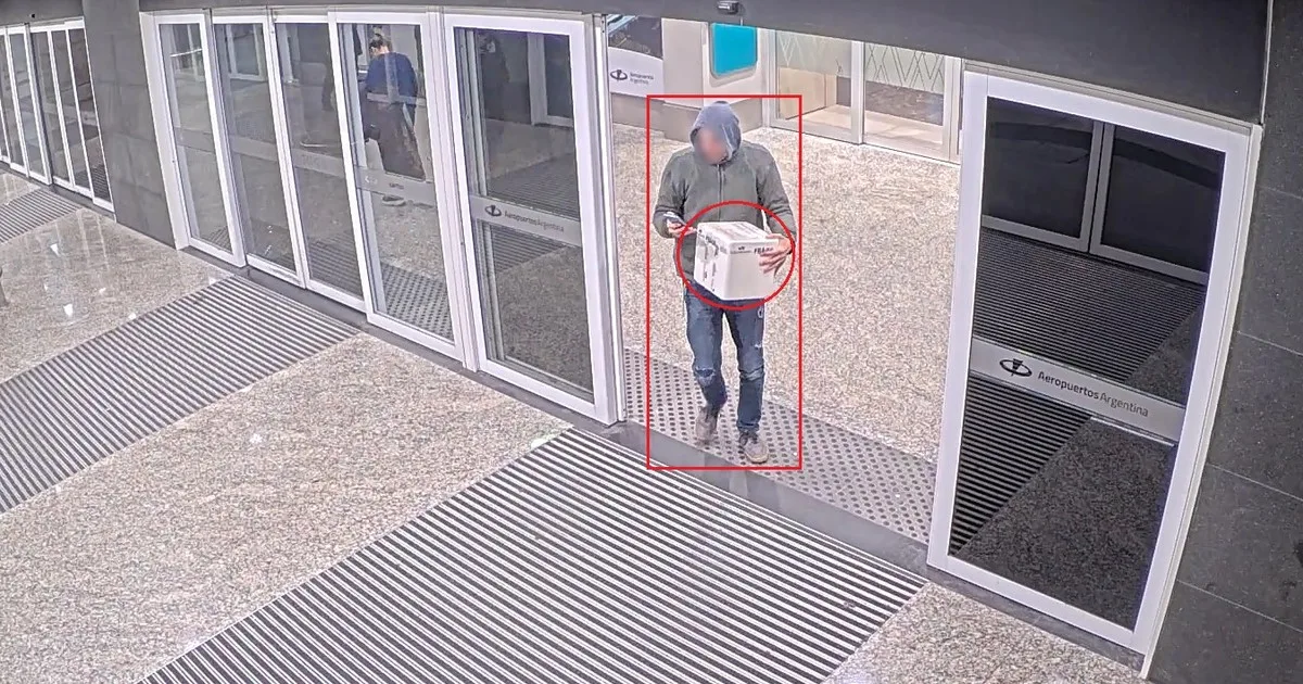 Un bromista de mal gusto en Aeroparque: dejó una conservadora con un riñón y tuvieron que activar el protocolo antibomba