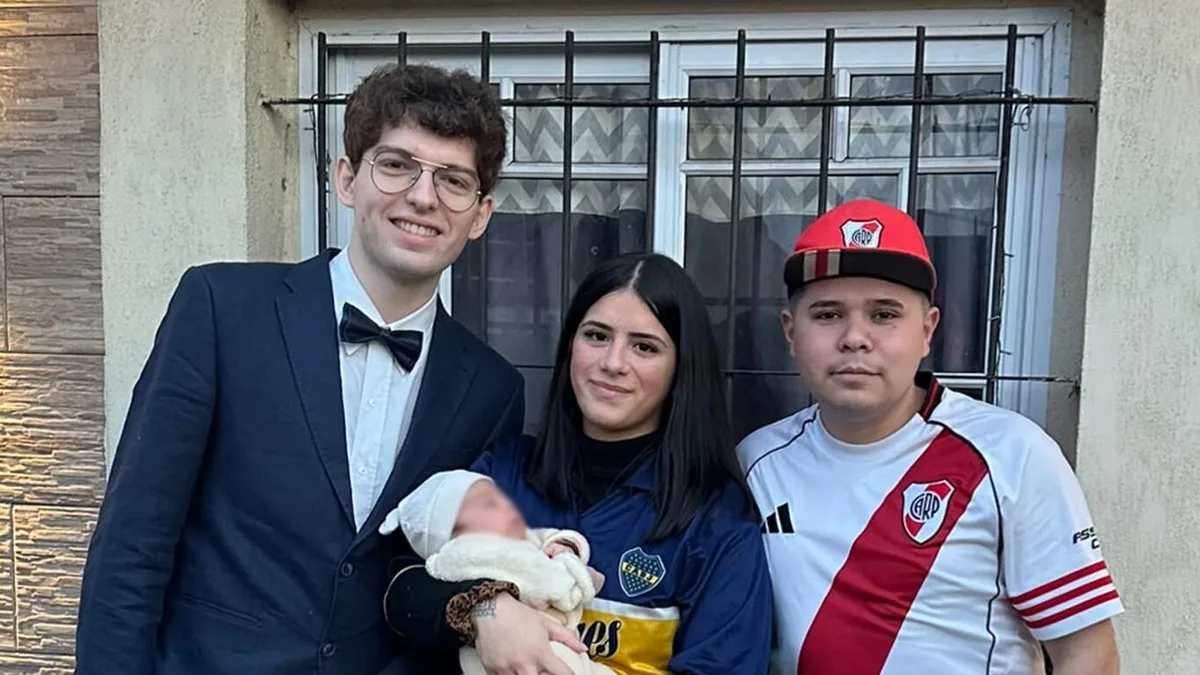 Su bebé escuchaba a Davoo Xeneize desde la panza, el streamer lo conoció al nacer y tomó una decisión que sorprendió a todos