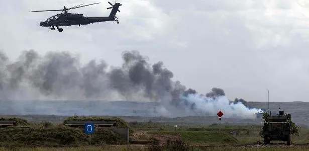 Helicóptero Apache cai em voo de treinamento no Texas e mata dois militares
