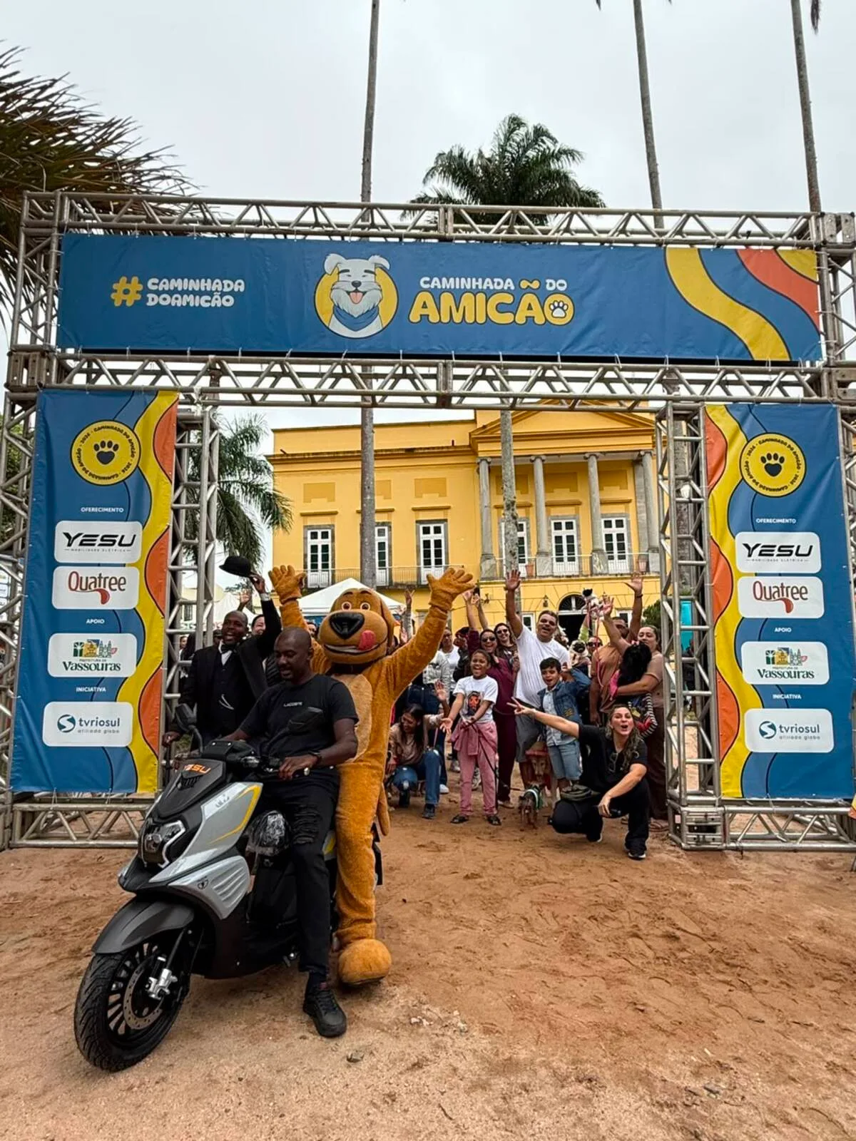 'Caminhada do Amicão' reúne famílias e animais de estimação em Vassouras; veja fotos