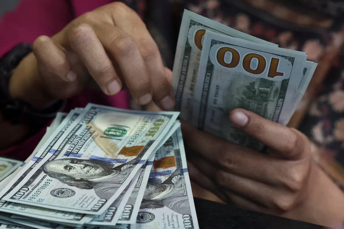 Precio del dólar en Colombia: hubo una nueva caída y así se compra y vende en las casas de cambio el 8 de octubre de 2026