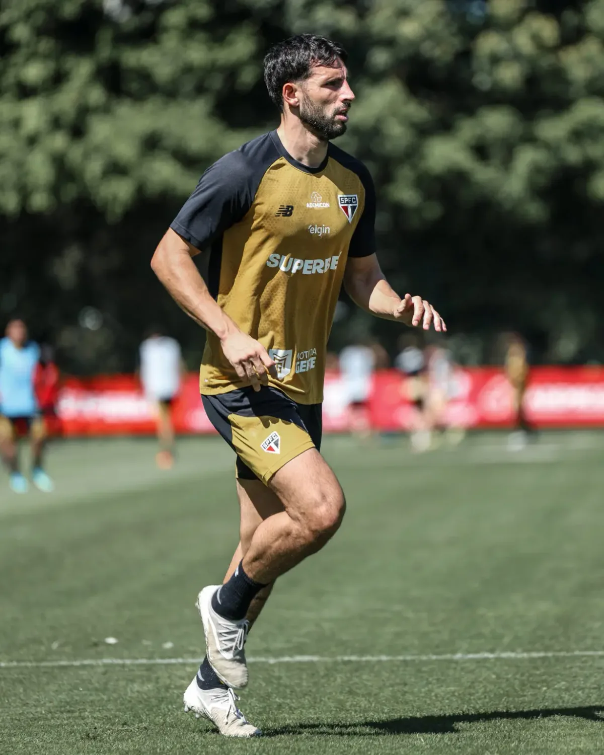 Calleri vai a campo, e São Paulo avança em preparação para encarar o RB Bragantino