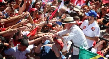 Estudantes mobilizados por Lula em todo o país a superar o luto de domingo