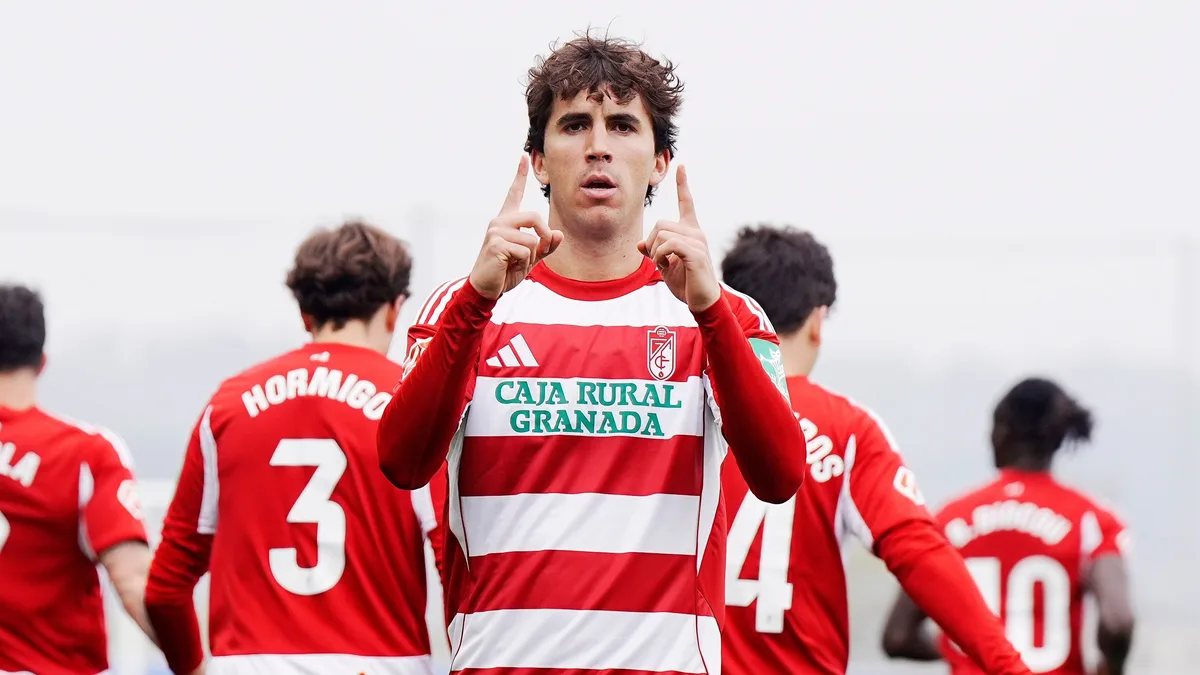 Elche, Rayo Vallecano y Alavés pujan por Manu Lama