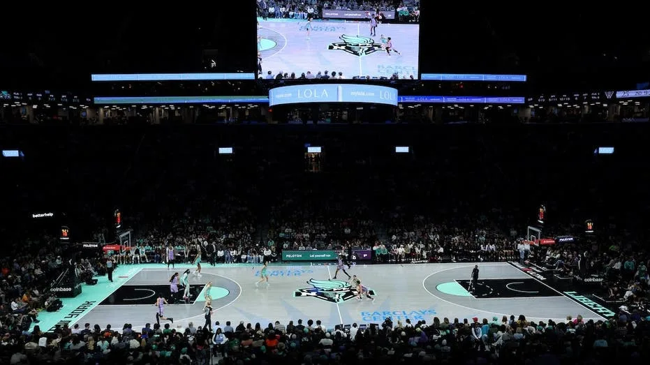 Woman claims NY Liberty tried to change her 'XX-XY' paid scoreboard message for halftime of Fever game