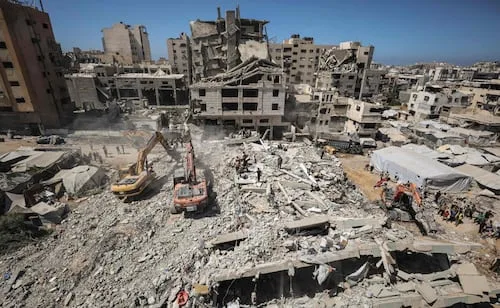 Derrumbe de edificio en Gaza deja 20 muertos y decenas de desaparecidos; inmueble quedó dañado tras ataques por la guerra