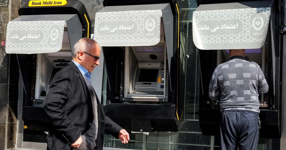Tras oleadas de sanciones, ¿cómo es posible que este banco iraní siga funcionando?