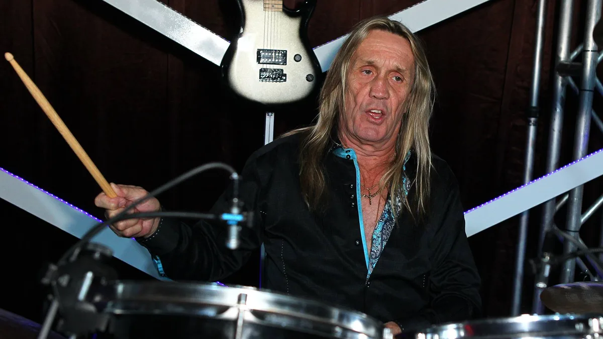 Nicko McBrain topa gravar com o Iron Maiden, mas impõe condição