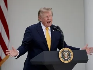 « J’adore les Canadiens français » : Donald Trump nie toute ingérence et malmène Mark Carney sur son réseau social