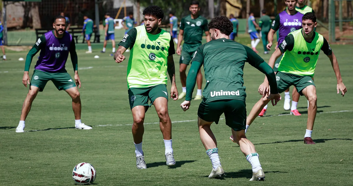 Goiás pode mudar forma de jogar para confronto contra o líder