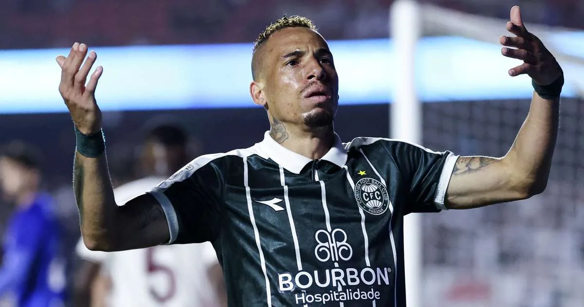 Breno Lopes manda recado à torcida do Coritiba após ser expulso contra o Athletico