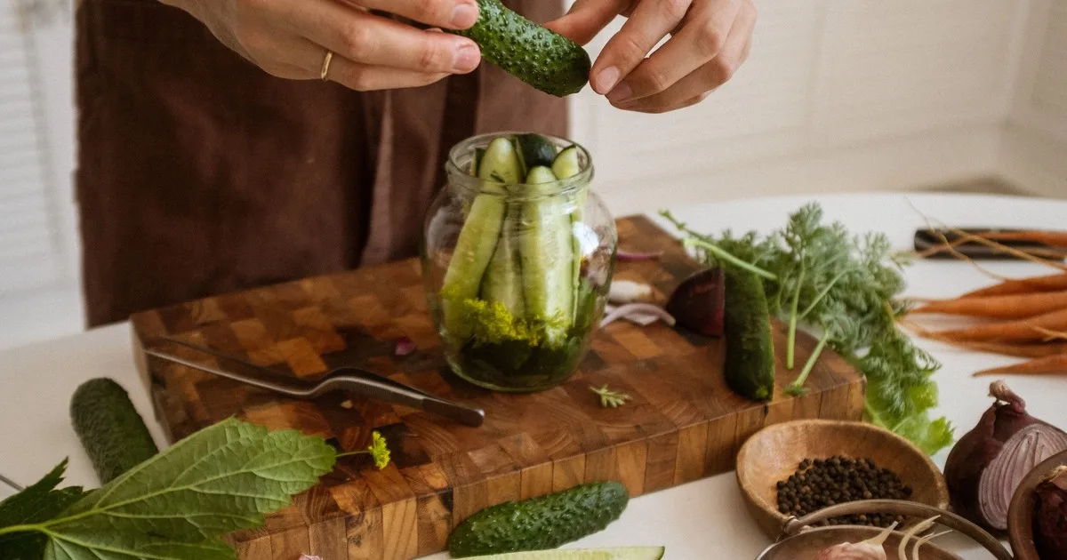 Los chefs coinciden: "Para mejorar el sabor de una ensalada, hazla con encurtidos"