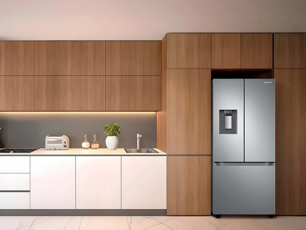 Nuevo refrigerador de Samsung con tres puertas y 10 años de garantía. Tiene un preciazo por preventa