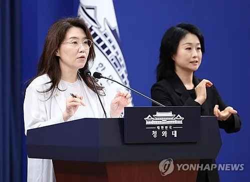 [속보] 靑, 손봉기 제청에 "절차적 완결성 갖추지 못해"