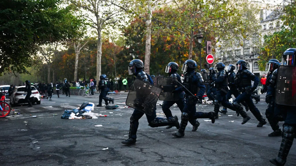 Mobilisation en France: Emmanuel Macron admet des «défaillances» mais refuse le départ de Laurent Nuñez