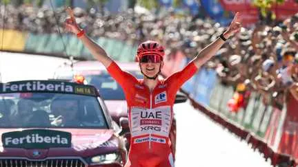 Tadej Pogacar assomme la Vuelta dès la quatrième étape au terme d'un raid solitaire de 50 kilomètres
