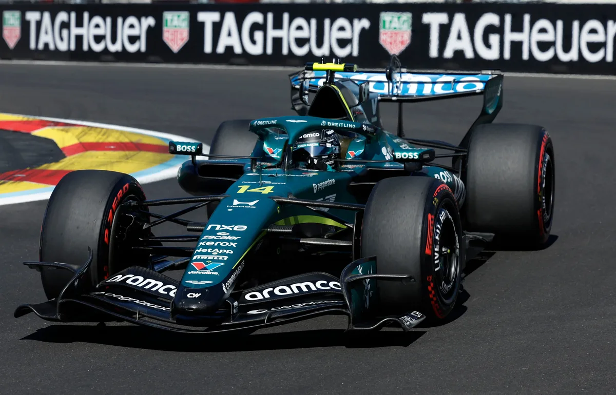 Madrid no tiene piedad con los españoles: Fernando Alonso y Carlos Sainz, fuera a las primeras de cambio