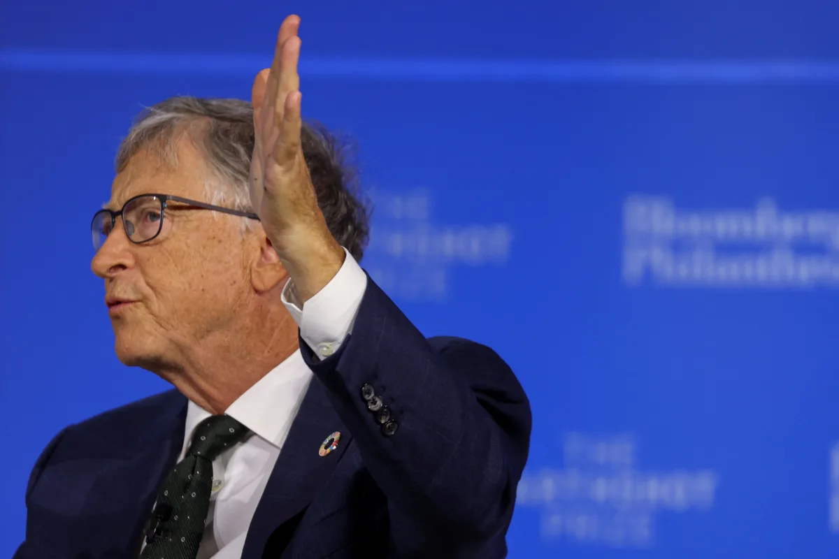 Bill Gates reveló los primeros empleos que serán reemplazados por la IA: ventas, ingeniería de software y derecho
