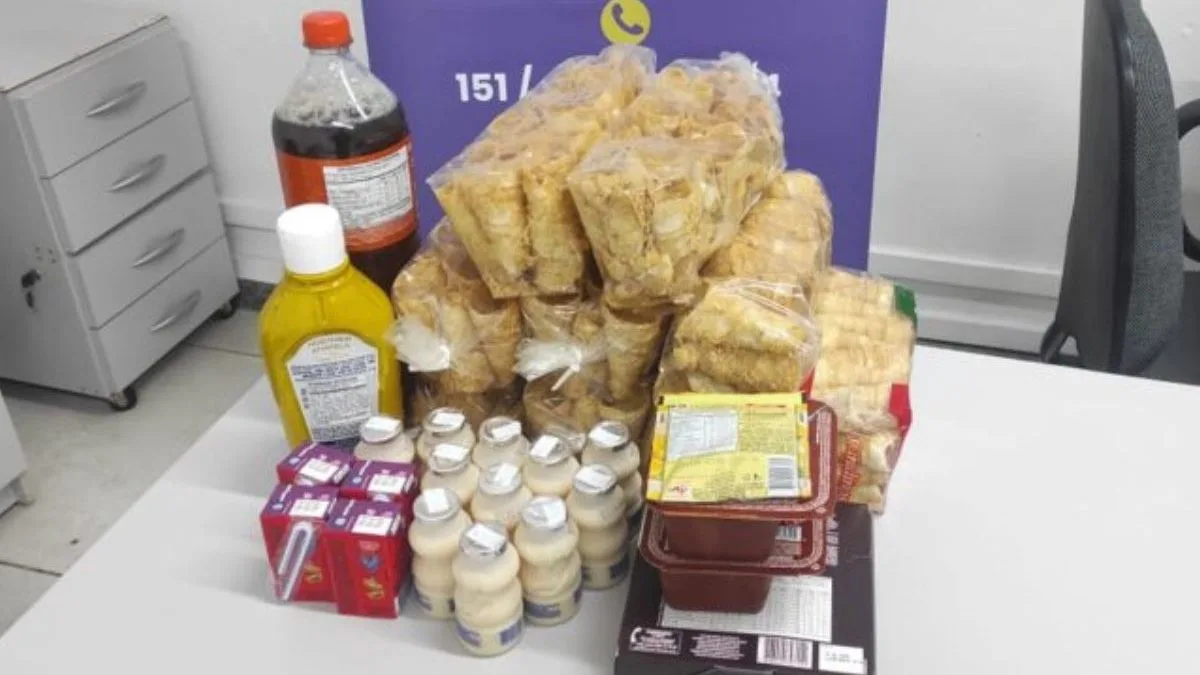 Alimentos vencidos são encontrados nas prateleiras e 30 produtos acabam apreendidos durante fiscalização em seis mercados em cidade de SC