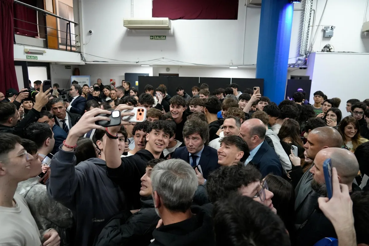 Milei sigue activo en redes, pero sus posteos tienen menos interacciones y en el oficialismo tienen una explicación