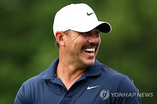 '메이저 5승' 켑카, 2027시즌 가상현실 골프리그 TGL에 합류