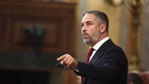 Abascal defiende ahora al rey, insiste en la "traición" y difunde los bulos sobre Ceuta: "Marruecos es su amo, señor Sánchez"