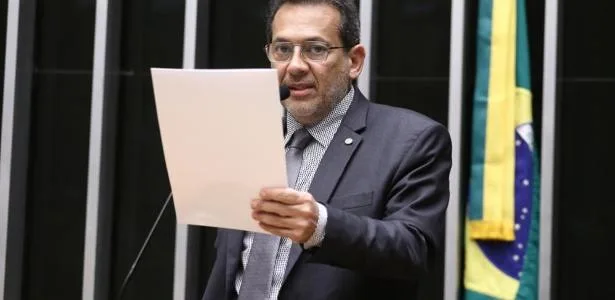 Deputado Ricardo Abrão é alvo da PF no RJ, por suspeita de compra de votos