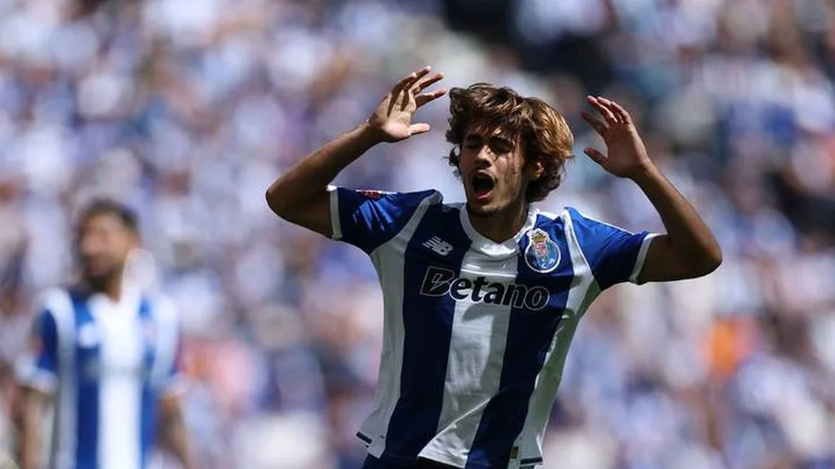 Acabou o desencontro entre o FC Porto e Rodrigo Mora. Ele vai embora, mas parte dele fica