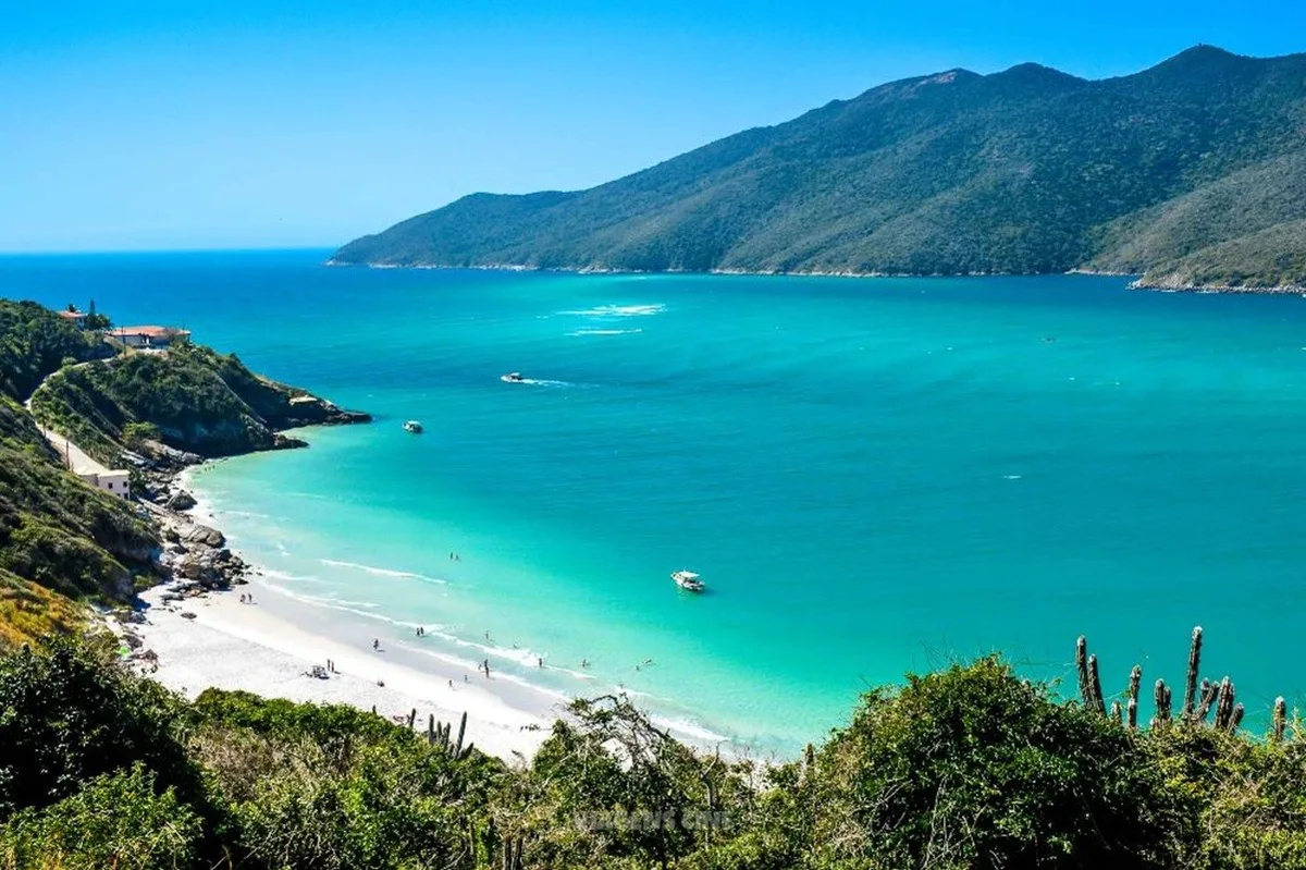 Pontal do Atalaia terá acesso de veículos particulares proibido a partir desta sexta-feira em Arraial do Cabo