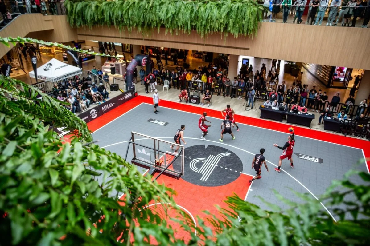 Basquete 3×3 toma conta de shopping em Curitiba,com 64 equipes e 250 atletas