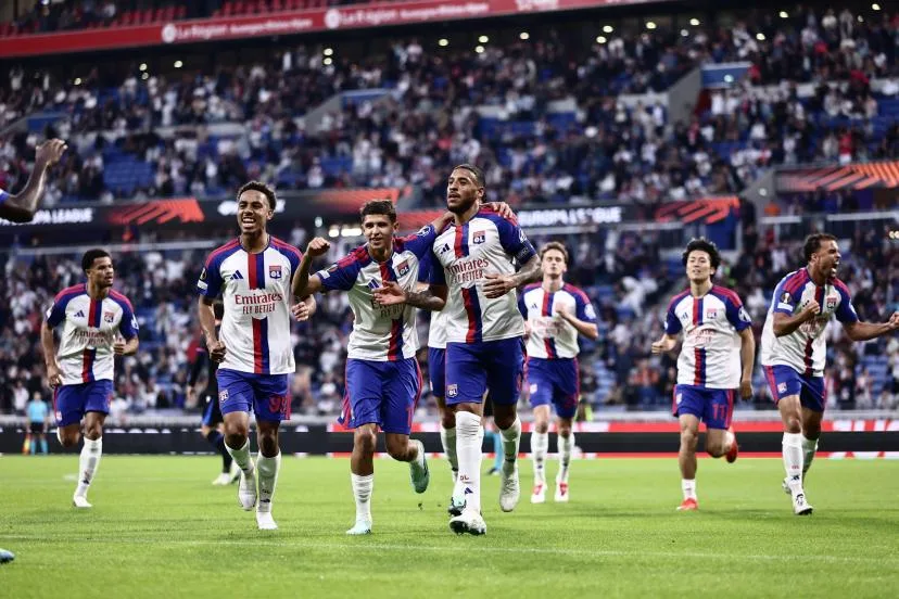 Un corner mal repoussé et habilement repris : l'ouverture du score de Corentin Tolisso avec l'OL contre Crystal Palace en vidéo