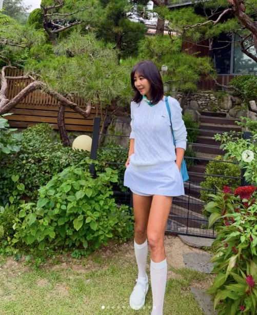 ‘윤종신♥’전미라, 세 아이 母 안 믿겨..‘175.5cm·54kg’ 20대 뺨치는 자태
