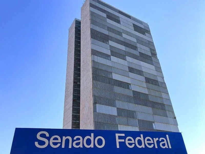 Dos 54 senadores em fim de mandato, 32 tentarão se reeleger