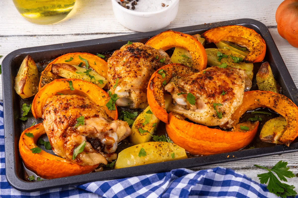 3 receitas de frango assado para deixar o jantar mais saudável e proteico
