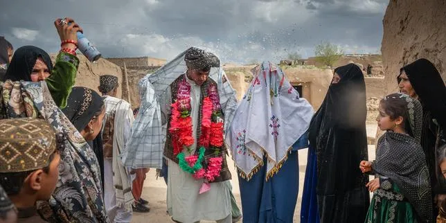 « Le reportage le plus dur que j’ai réalisé » : Elise Blanchard a photographié des fillettes vendues par leurs parents en Afghanistan