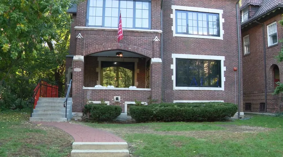 Joven de 21 años denunció una agresión sexual durante fiesta de fraternidad en Chicago