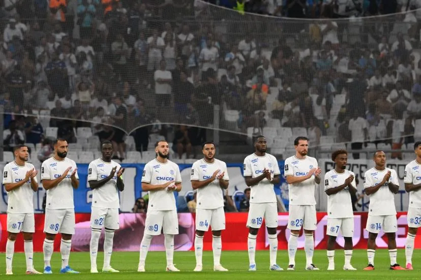 Une minute d'applaudissements en hommage à Éric Roy observée avant OM-Strasbourg