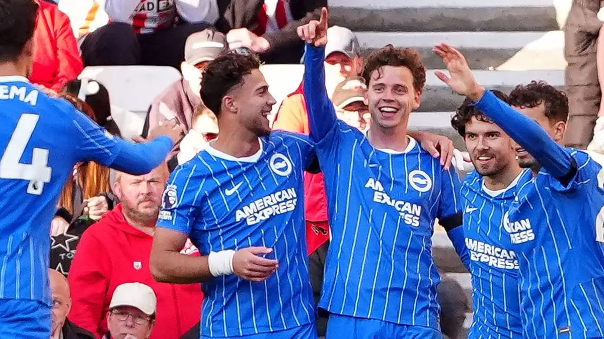 Ten-player Brighton win at Sunderland to stay third