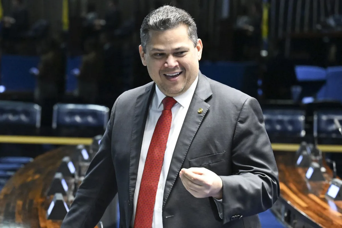 Alcolumbre promete votar minerais críticos e Redata na próxima semana