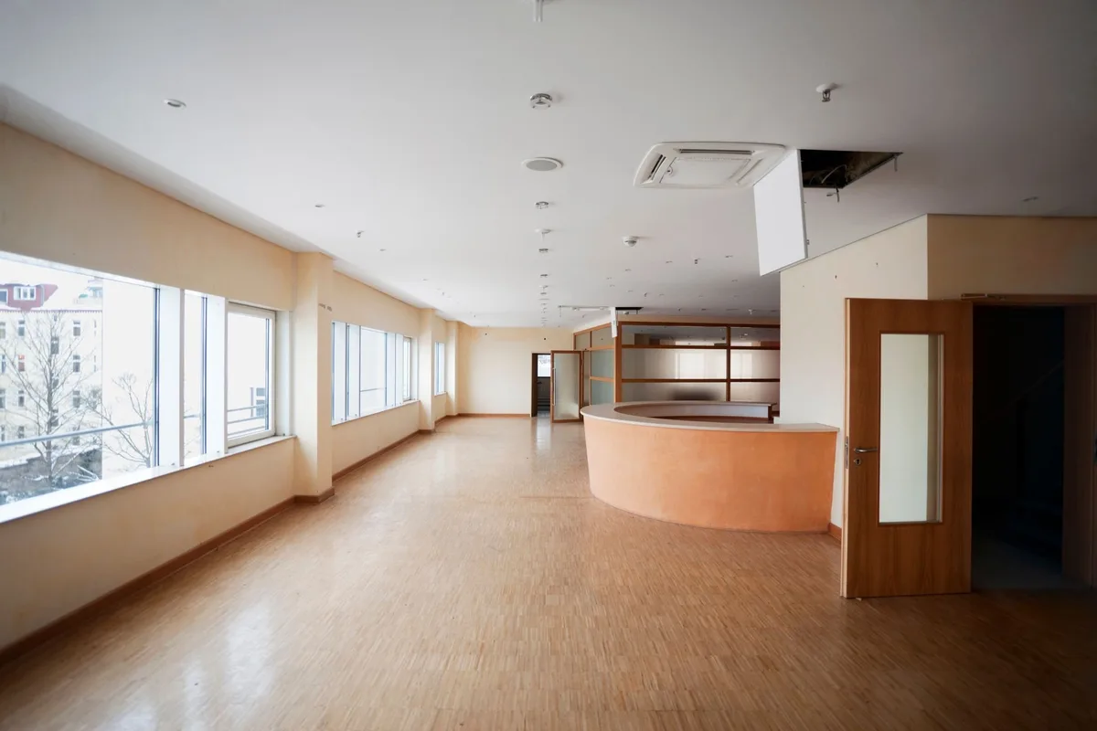 A sala de reunião sobreviveu às revoluções: agora chegou a vez dela