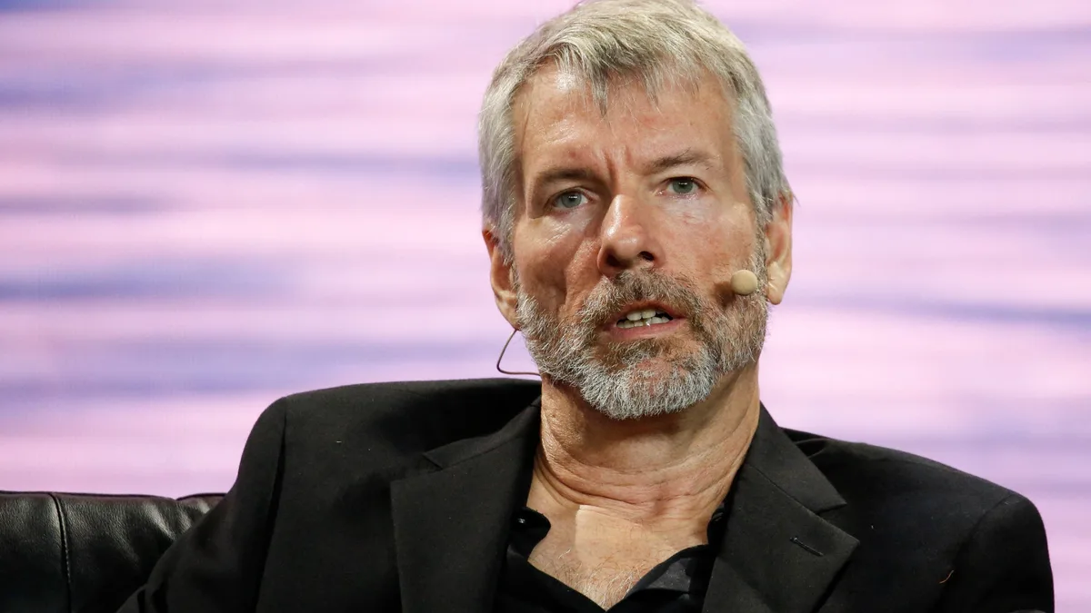 "Nous sommes de retour": Michael Saylor annonce l'achat de plus de 4.600 bitcoins par sa société Strategy, après en avoir vendu près de 7.000 cet été